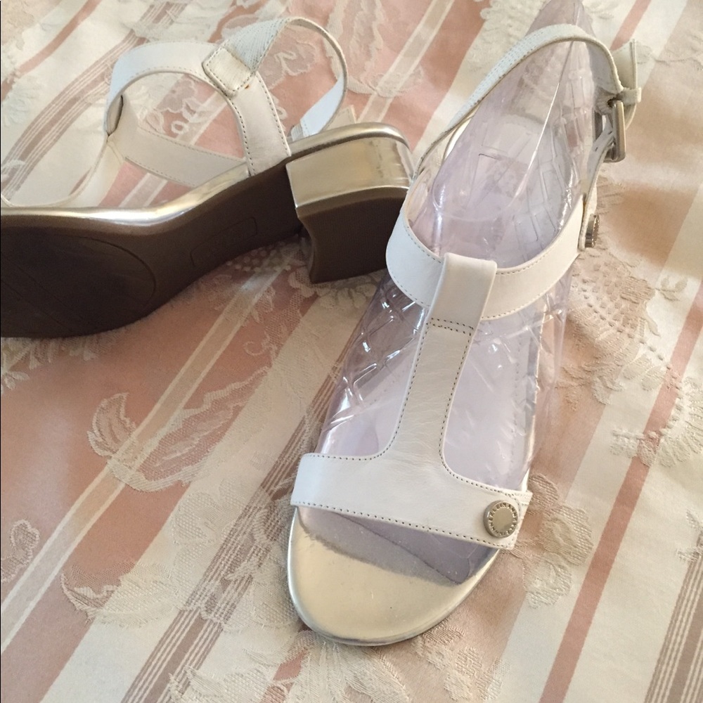 White Ann Kline sandals